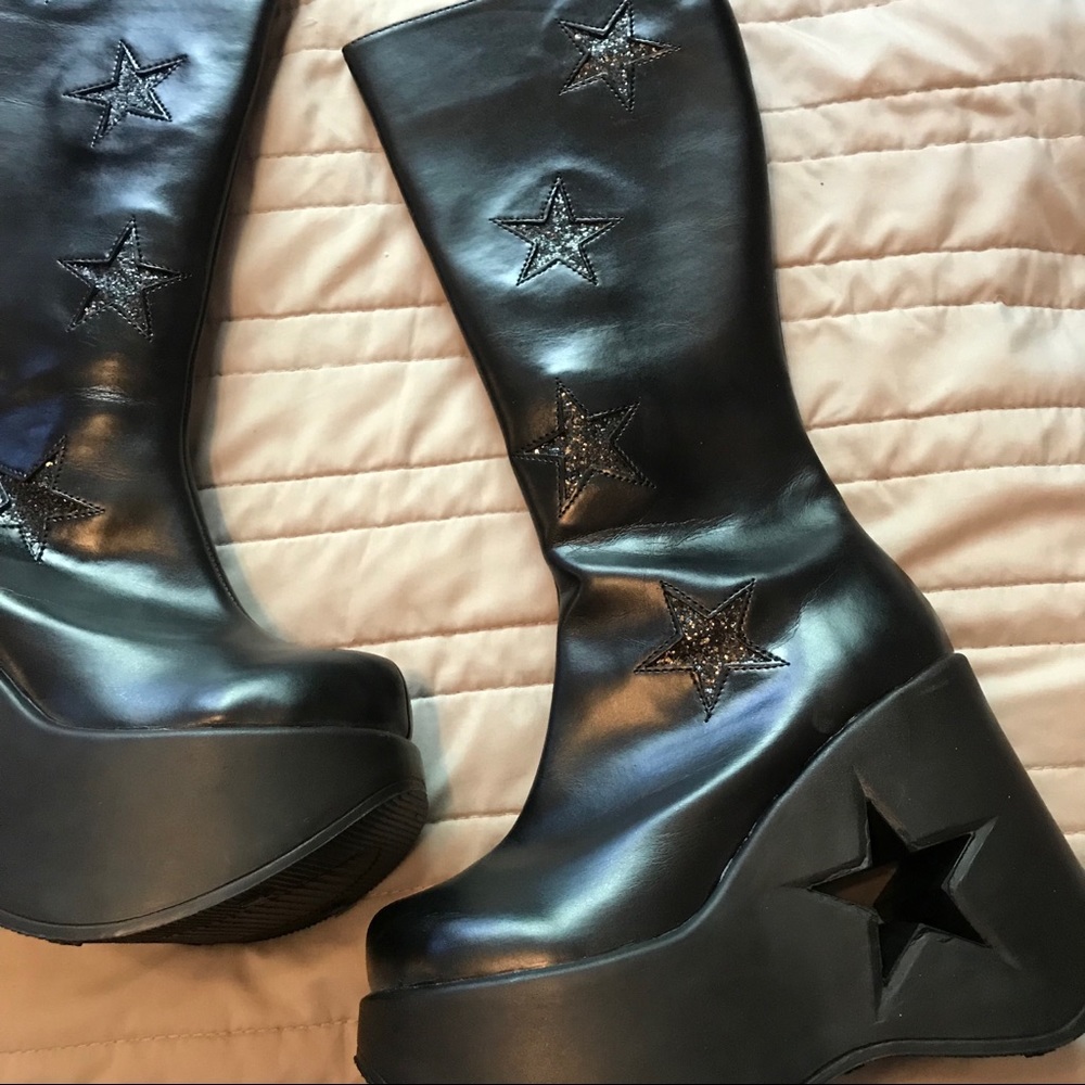 BRAND new Demonias
